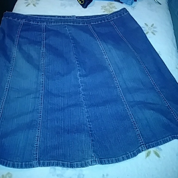 Skirt - Picture 2 of 2